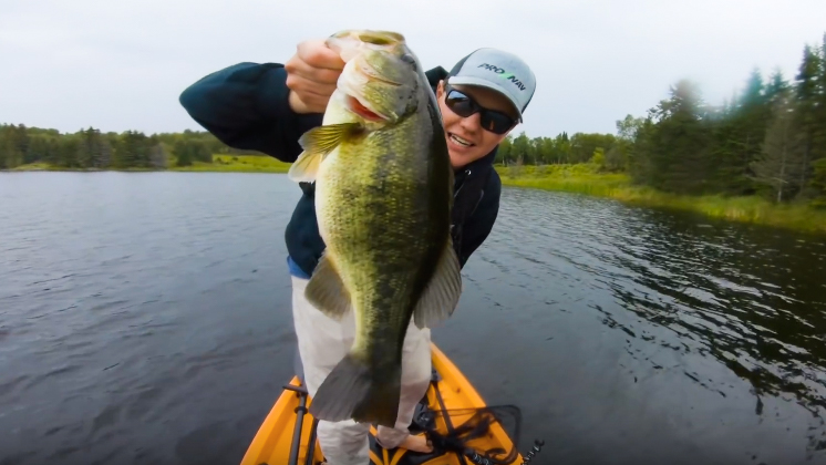 kayak fishing largemouth bass